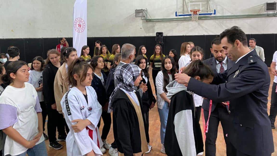 19 Mayıs Etkinlikleri Kapsamında Düzenlenen Spor Müsabakalarında Gökçebey Anadolu İmam Hatip Lisesi'ne 77 madalya 